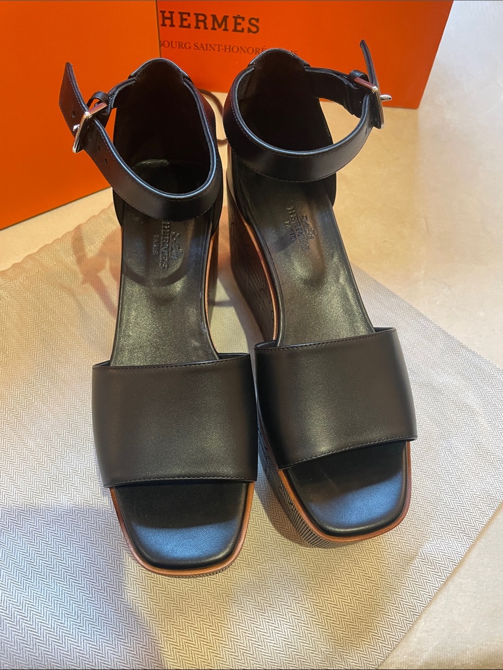 Hermes sandals femme illusion 35 Black Leather Ankle-Strap Platform Wedge - Picture 3 of 13